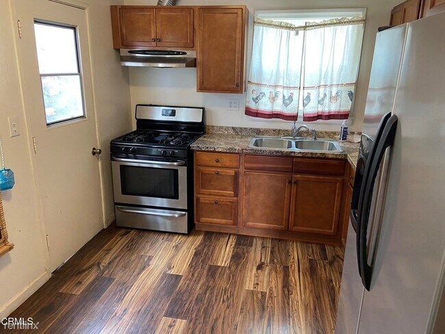 Foto del edificio - 2 br, 1 bath Duplex - 1521 Saviers Road 1525