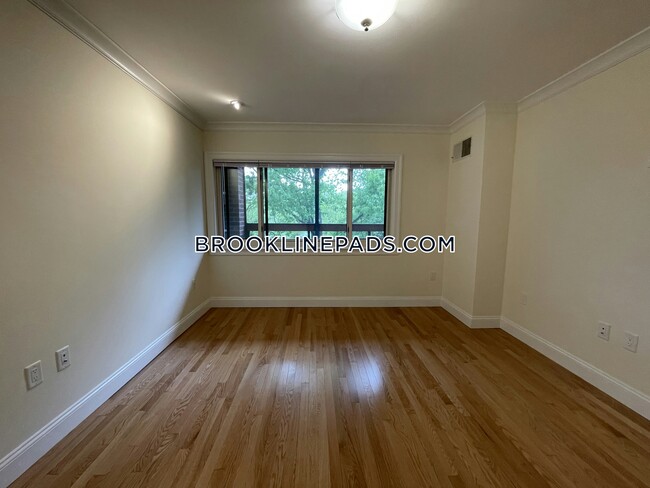 Foto del edificio - 1443 Beacon St