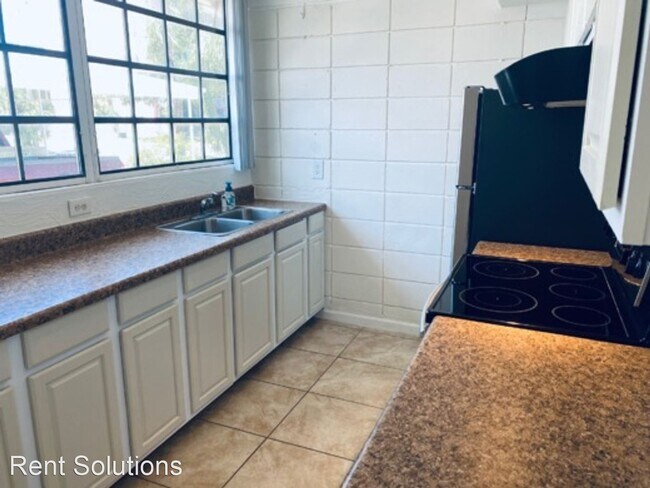 Building Photo - 3075 Los Altos Dr
