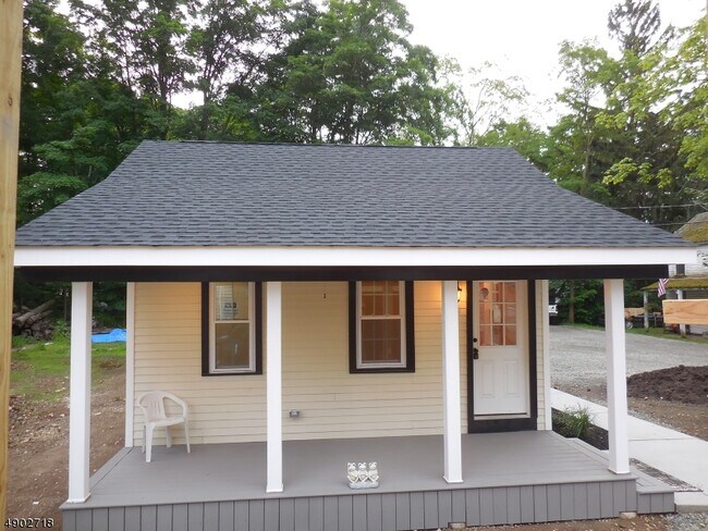 Building Photo - 906 Ringwood Ave
