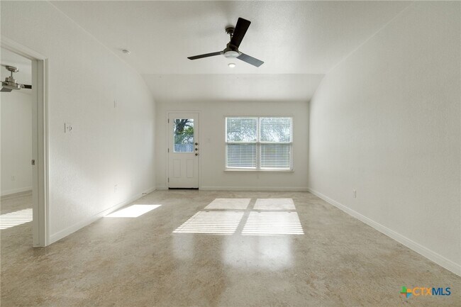 Foto del edificio - 910 Wax Myrtle Ct