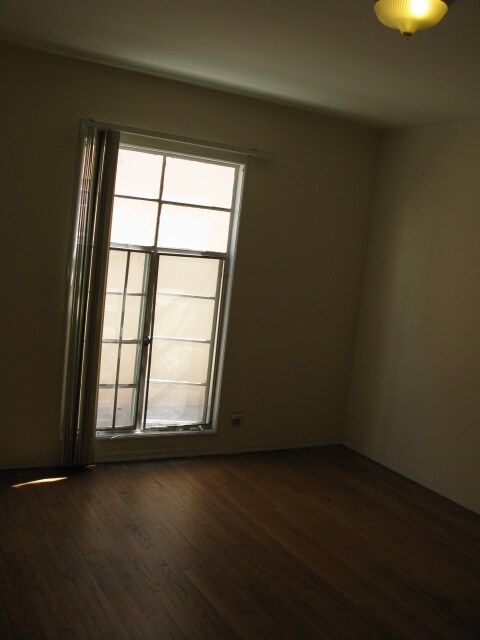 Foto del edificio - 5301 Russell Ave
