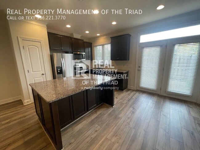 Foto del edificio - 3 Bedroom/2.5 Bath Townhouse in High Point