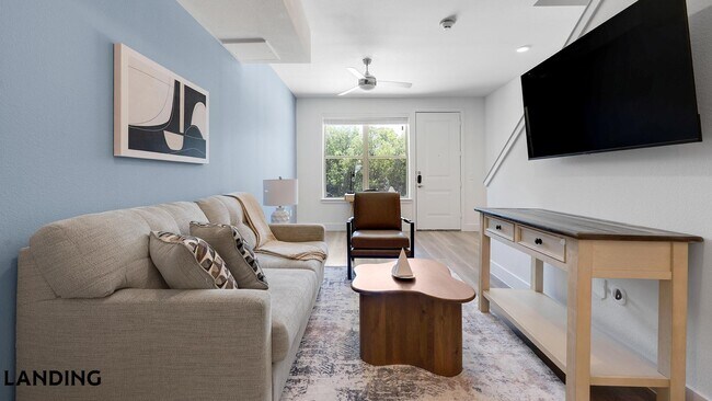 Foto del edificio - 6525 Ed Bluestein Blvd