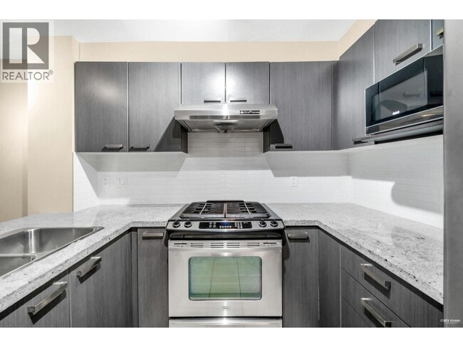 Photo du bâtiment - 9399-9399 Tomicki Ave