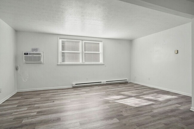 Foto del edificio - 3745 Woodford Ave NW