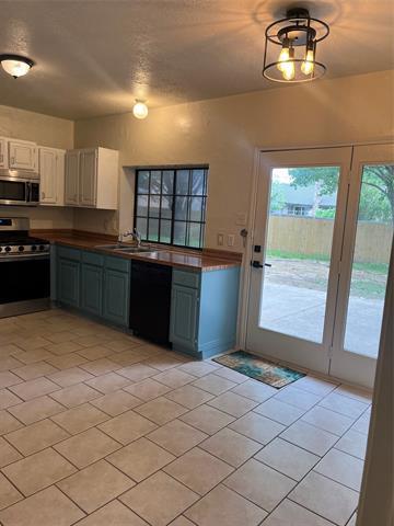 Building Photo - 1401 Sheffield Ct