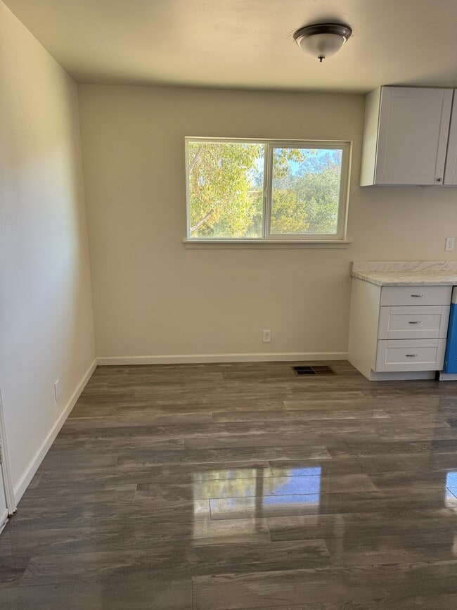 Dining Area - 5132 Center Oak Rd