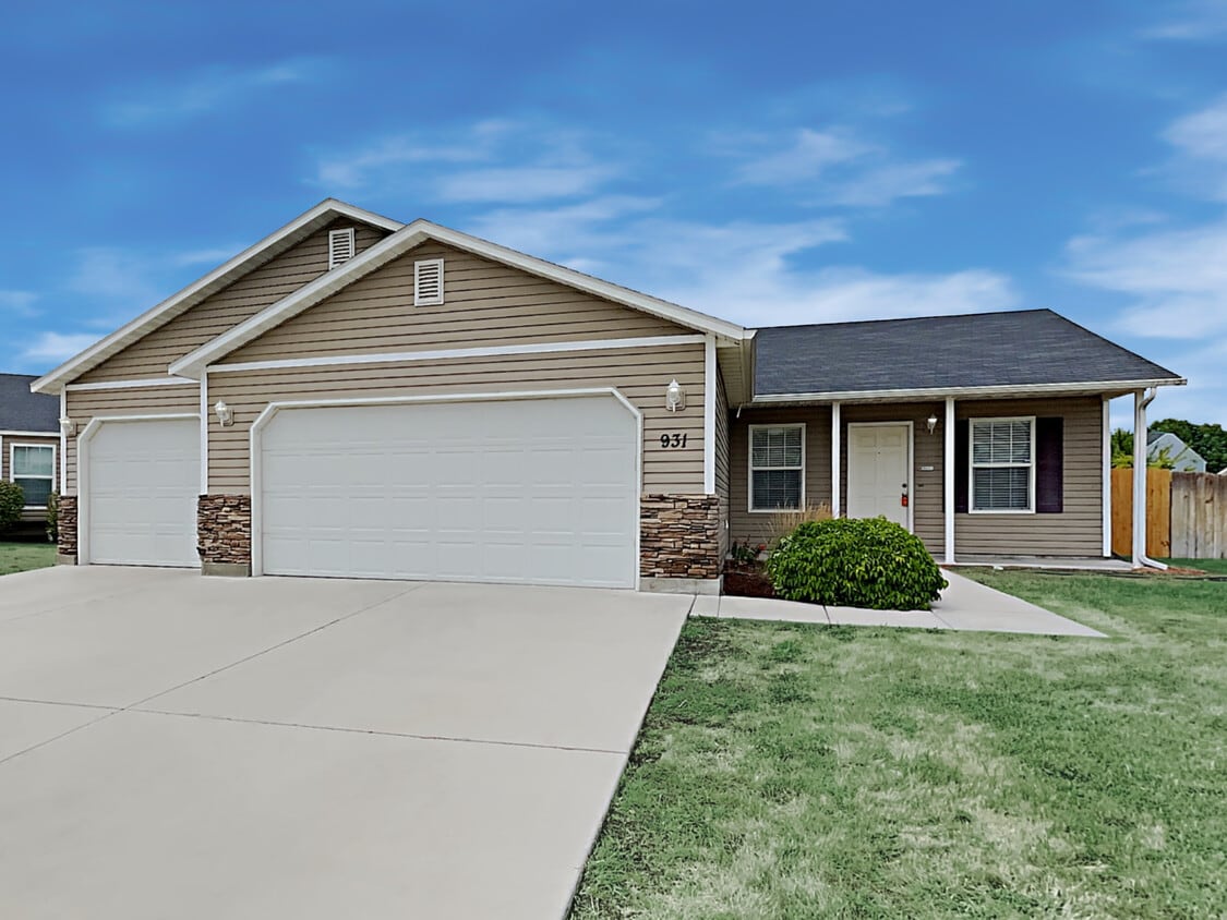 931 E Walcott Lake Court House Rental in Middleton, ID