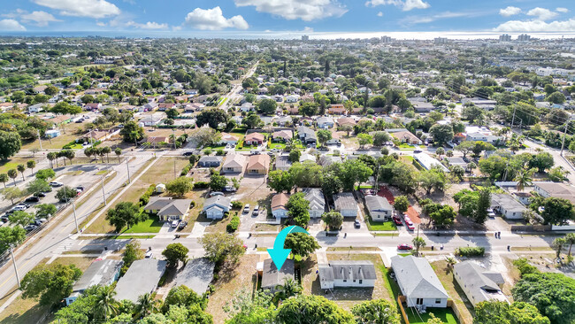 Building Photo - 240 NW 9th Ave