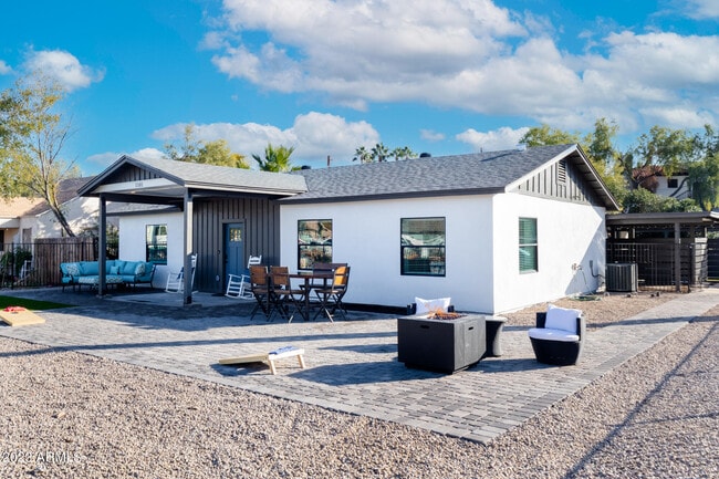 Building Photo - 1101 W Whitton Ave