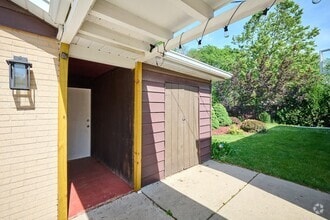 Building Photo - 1226 Longmeadow Dr