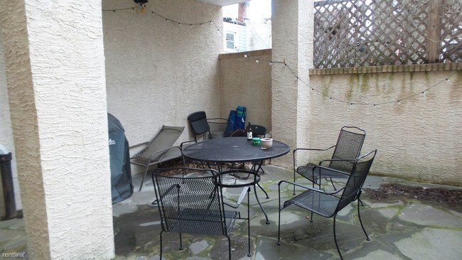 Building Photo - 1214 S 7th St