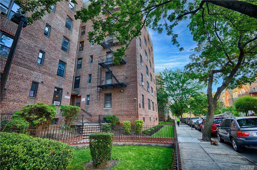 Primary Photo - 37-50-50 87th St