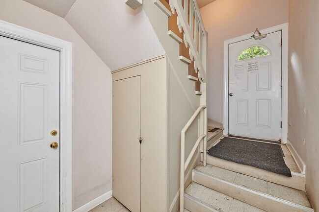 Building Photo - 2205 W Highland Ave