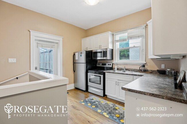 Photo du bâtiment - Renovated 5-Bedroom Family Home | 2 Baths ...
