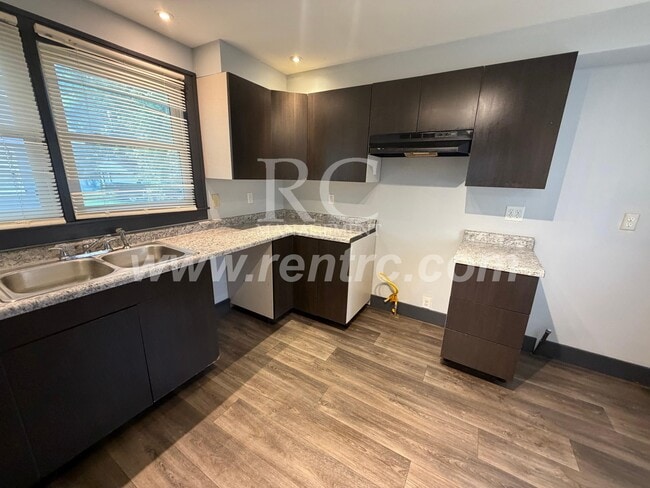 Building Photo - 1212 Robinson-
