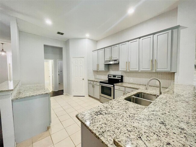 Foto del edificio - 2700 St John's Dr