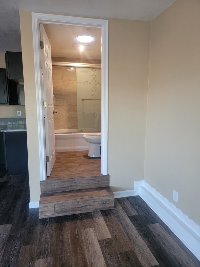 Foto del edificio - 4216 W 104th St