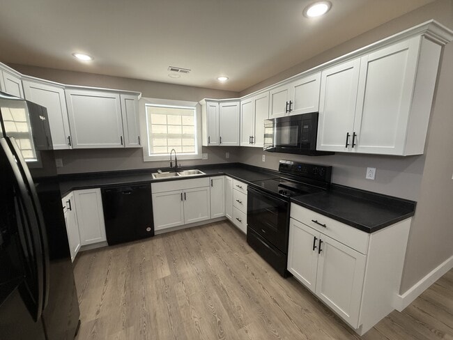 Building Photo - 67 Siltstone Ln