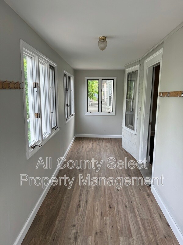 Foto del edificio - 63 Prichard Ave