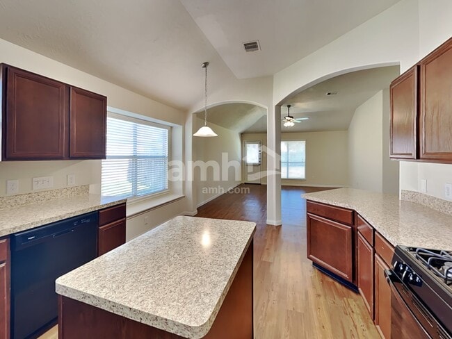 Foto del edificio - 2210 Steep Pine Trl