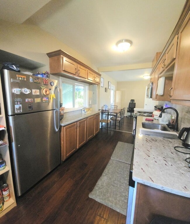 Foto del edificio - 3Bdrm Affordable, Quiet and Washer-Dryer Inside!