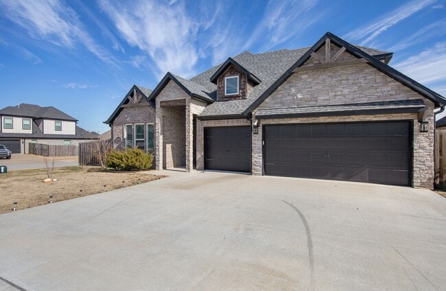 Building Photo - Beautiful 4 Bedroom in neighborhood with Fantastic Amenitites