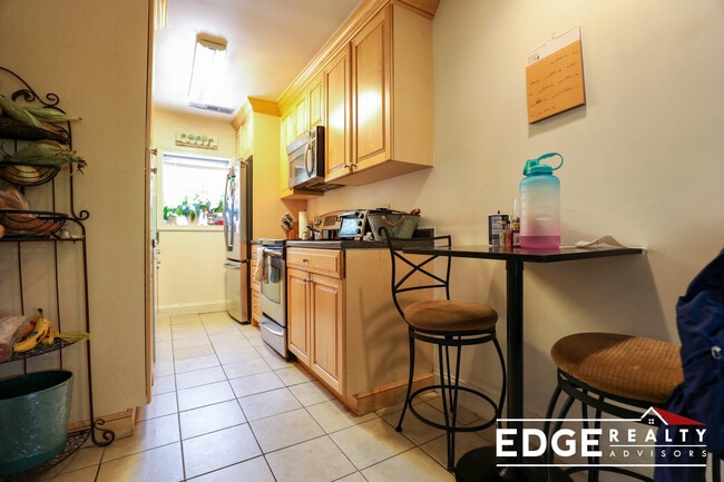 Photo - 168 Newton St Apartment