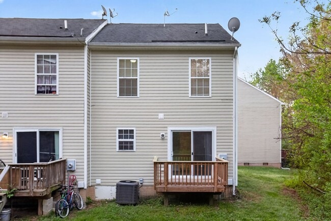 Foto del edificio - Newly Renovated Townhome in Presidential Lakes
