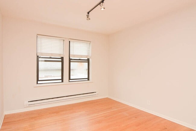 Building Photo - 2852 W Palmer St