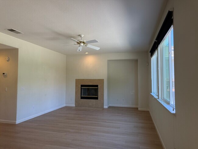 Foto del edificio - 9633 McKenna Dr