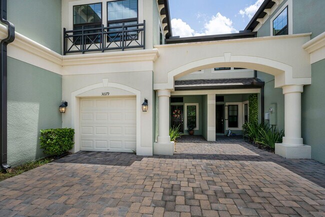 Foto del edificio - Beautiful executive Townhome