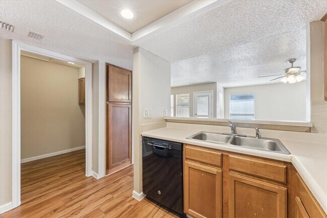 Foto del edificio - 2613 Alcott Ln