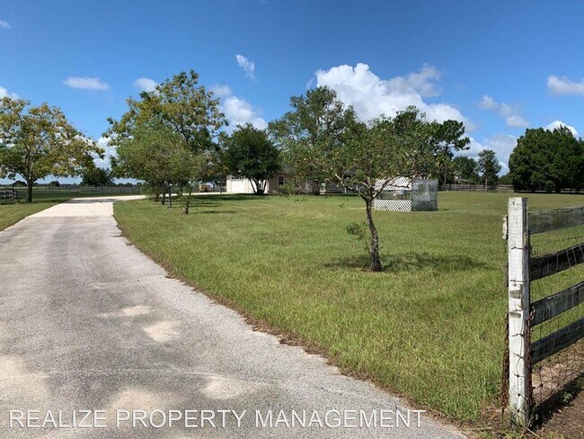 Foto del edificio - 3 br, 2 bath House - 9134 Pine Island Rd.