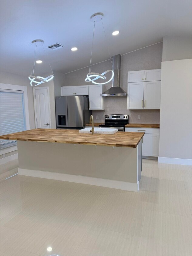 Foto principal - 2118 NE 22nd Pl