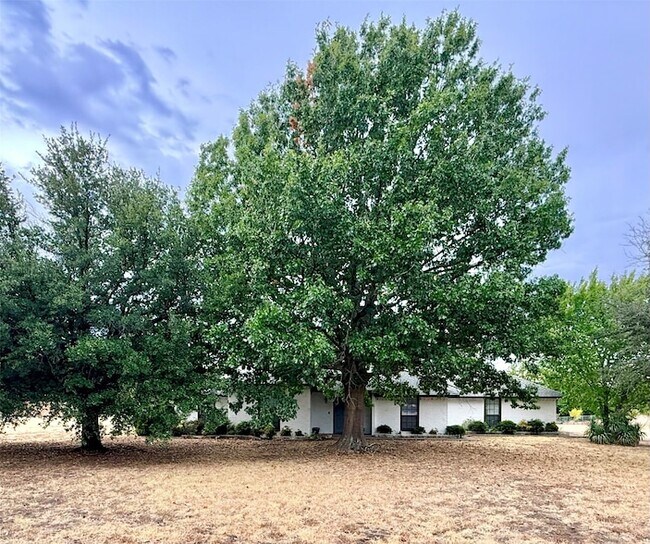 Building Photo - 16235 Red Wood Cir N
