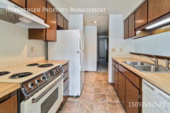 Building Photo - 8705 N Colton St