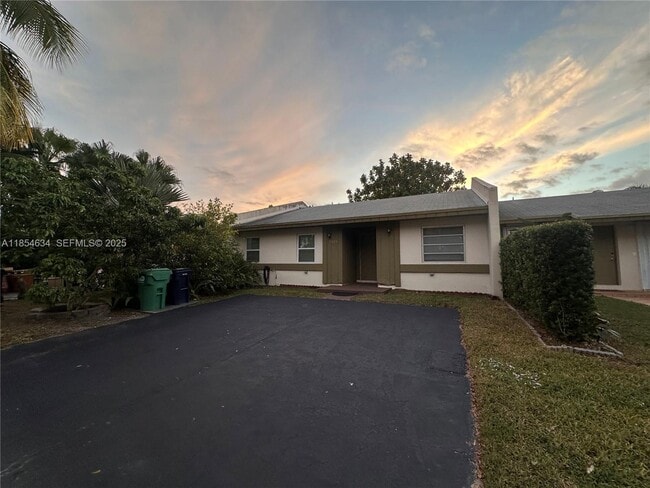 Building Photo - 11604 SW 124th Ct