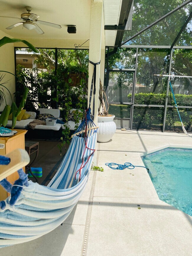 Foto del edificio - 4940 Bellthorn Dr