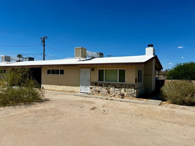 Foto del edificio - 6370-6370 Tamarisk Ave