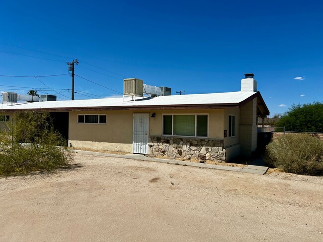 Building Photo - 6370-6370 Tamarisk Ave