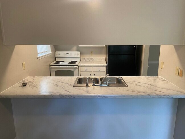 Foto del edificio - 1830 Sylvan Ct