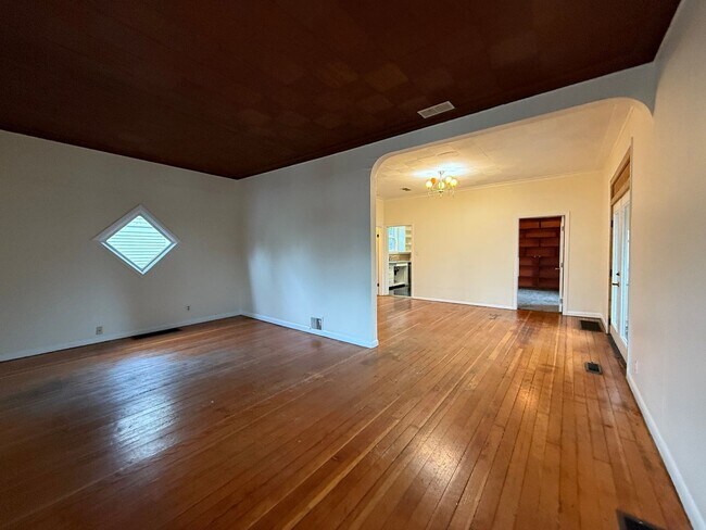 Foto del edificio - Unique Vintage 3 bedroom, 2 bath home in N...