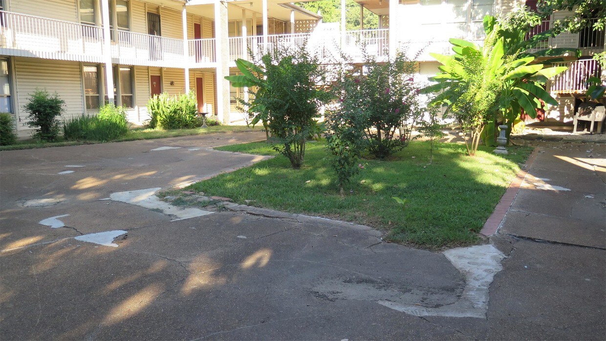 Foto del edificio - 151 N Belvedere Blvd