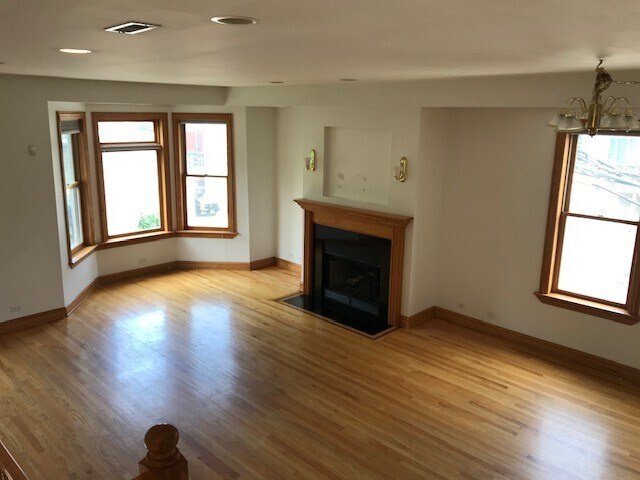 Building Photo - 1415 W Barry Ave