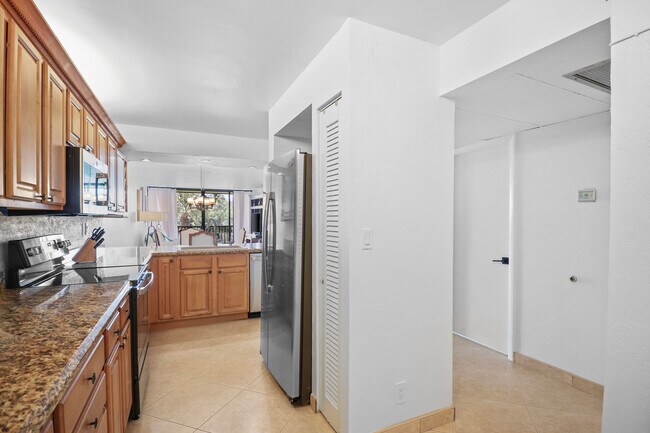 Building Photo - 13 Royal Palm Way