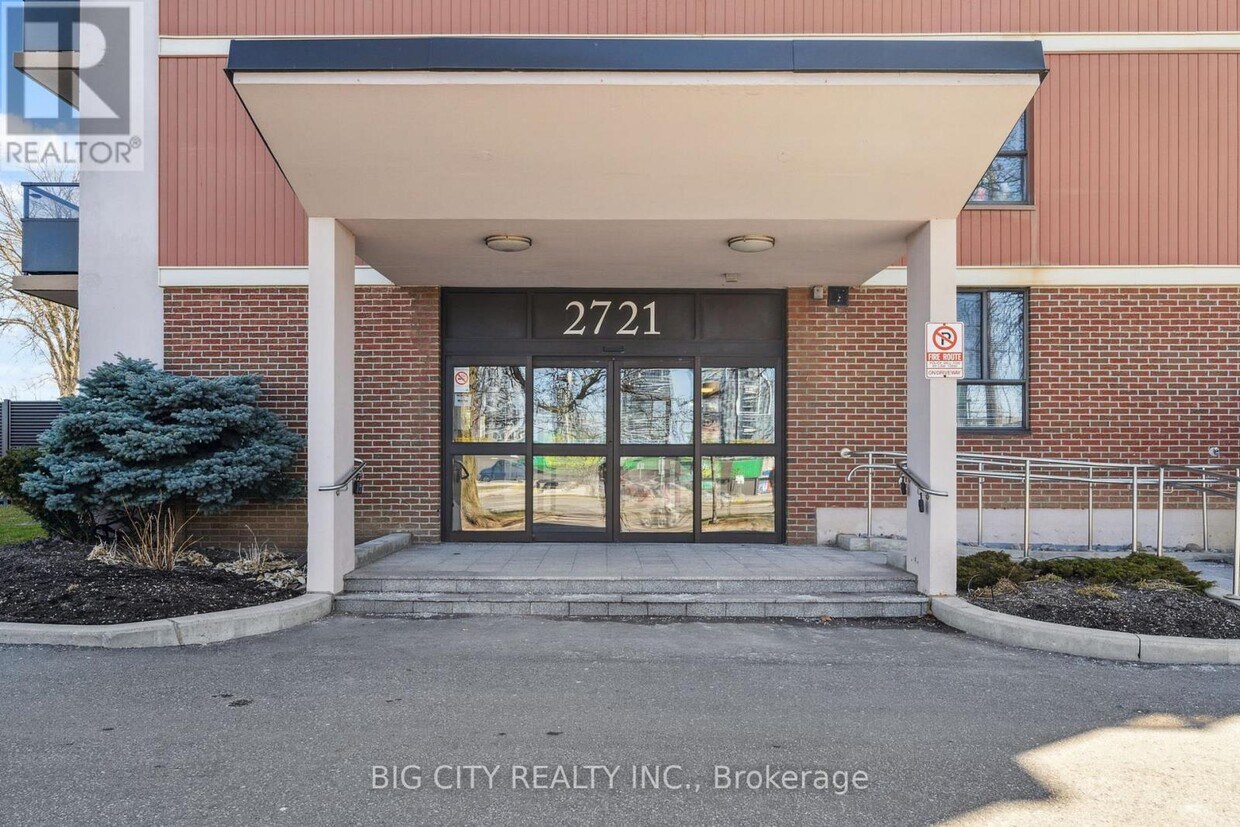 Primary Photo - 2721-2721 Victoria Park Ave