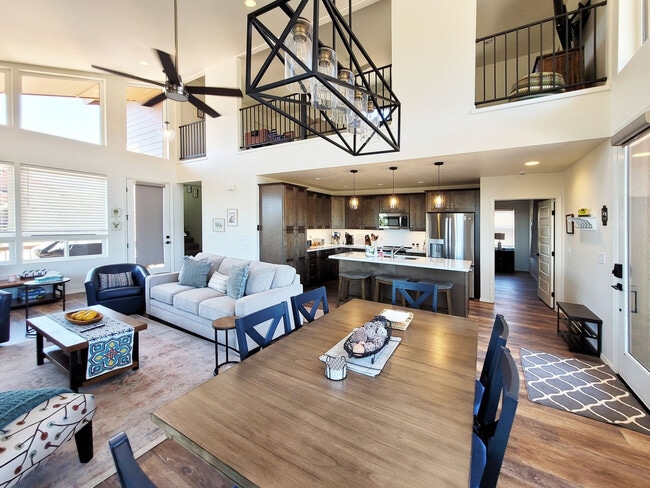 Building Photo - 6586 Sundial Cir