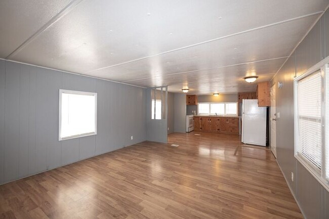 Building Photo - Newly Renovated Mobile Home